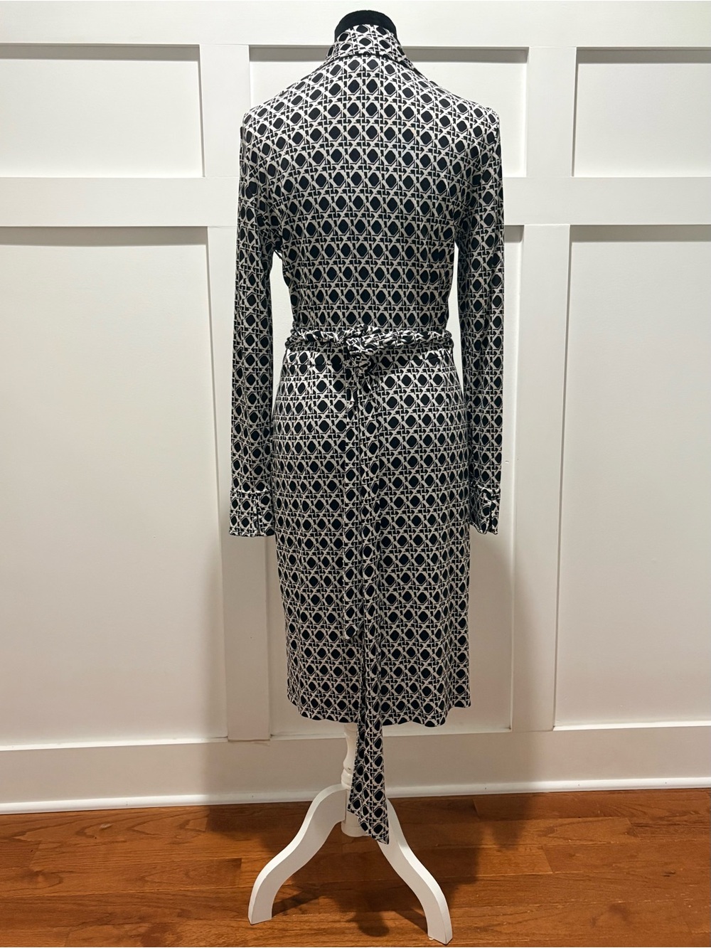 Diane Von Furstenburg - Classic - Black and White Wrap Dress -Size 12 - Picture 5 of 8